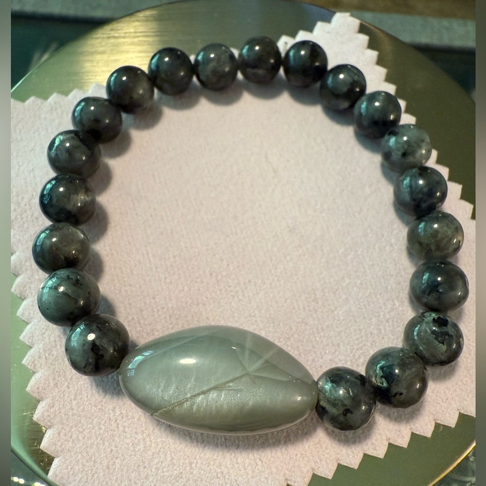 Larvakite Elegant Gray Beaded Bracelet